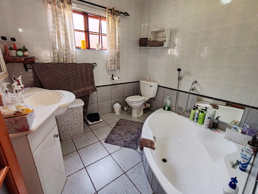 4 Bedroom Property for Sale in Van Der Hoff Park North West